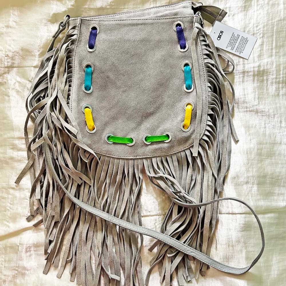 FRINGED SHOULDER BAG, SUEDE LEATHER, LT GREY WITH COLOURED SUEDE LACE ACCENTS,